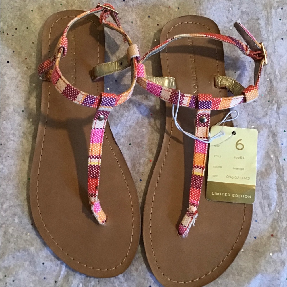CLEARANCE 🔥 Limited Edition Sandals Sz 6